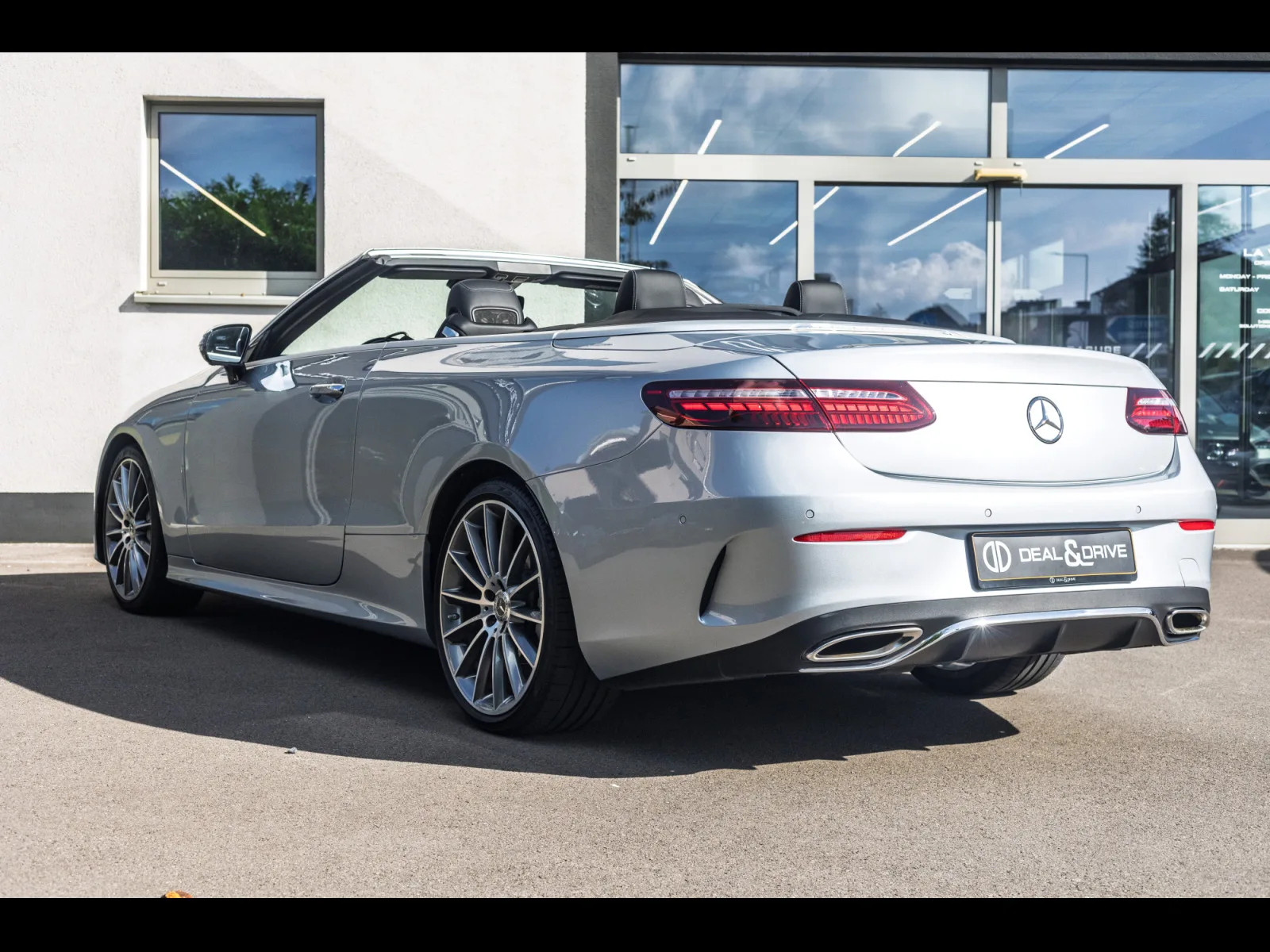 Mercedes-Benz E 300 CABRIOLET AMG-LINE - Photo 1