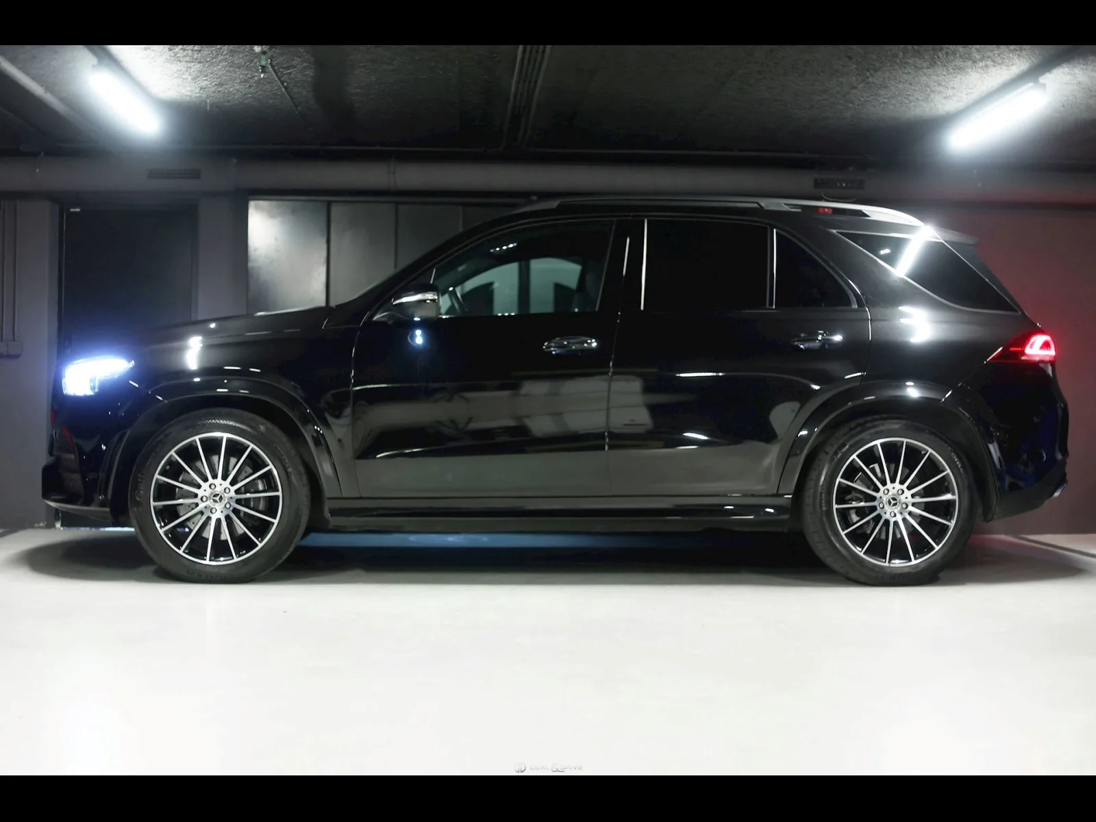 Mercedes-Benz GLE 400 D 4MATIC AMG-LINE - Photo 1