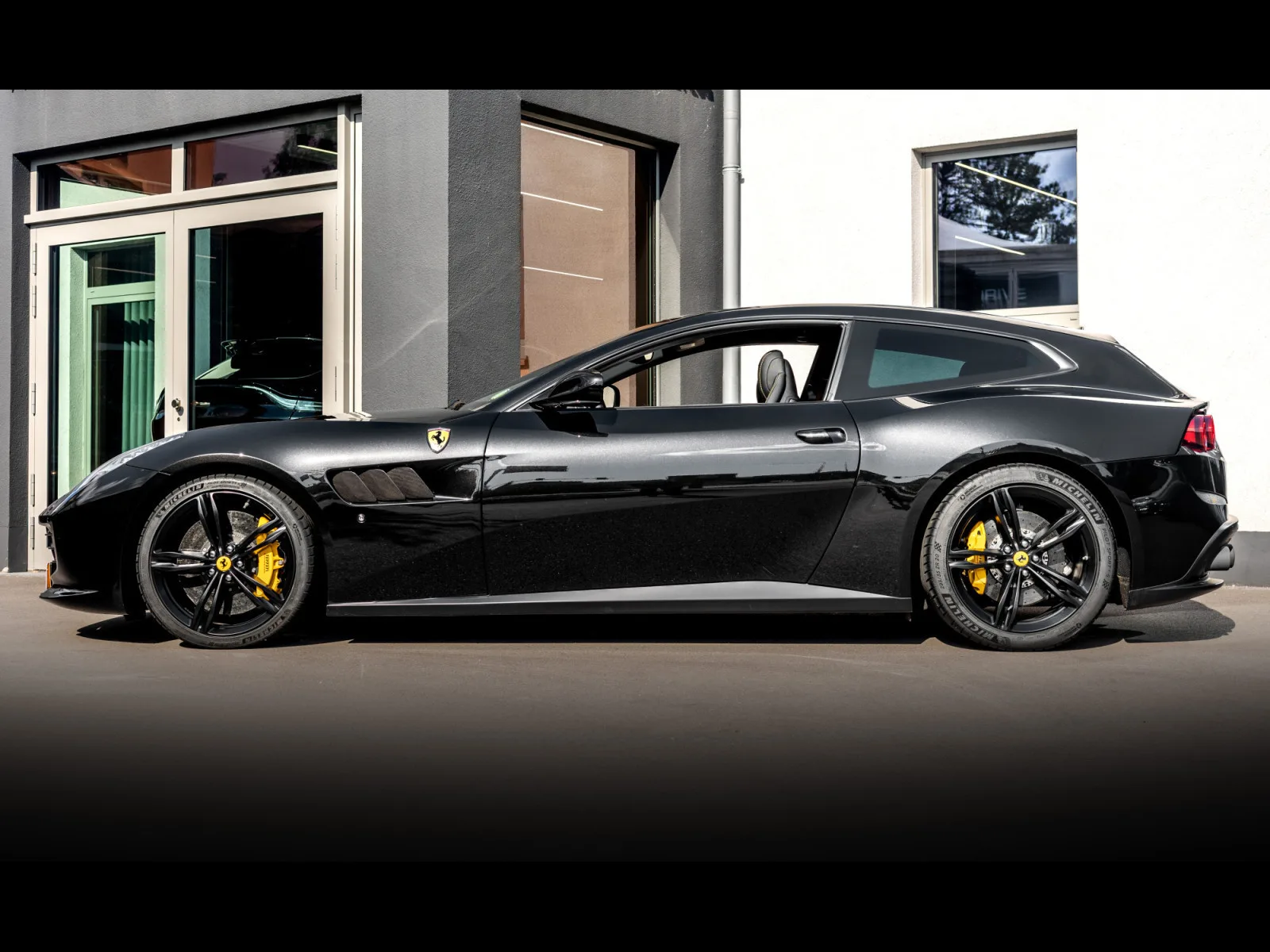Ferrari GTC4 Lusso 6.3 V12 (690 CH) - Photo 1