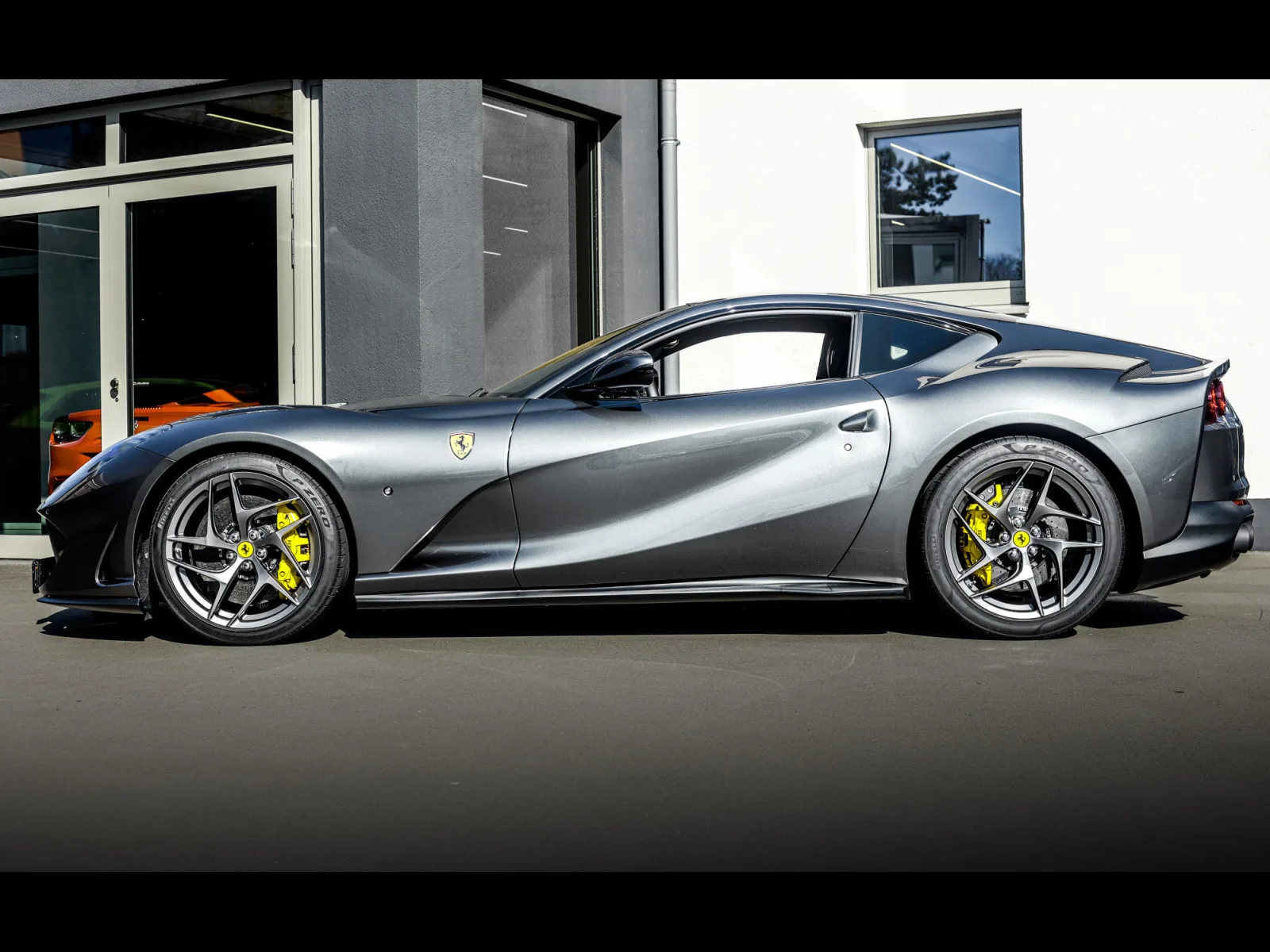 Ferrari 812 Superfast 6.5 V12 - Photo 1