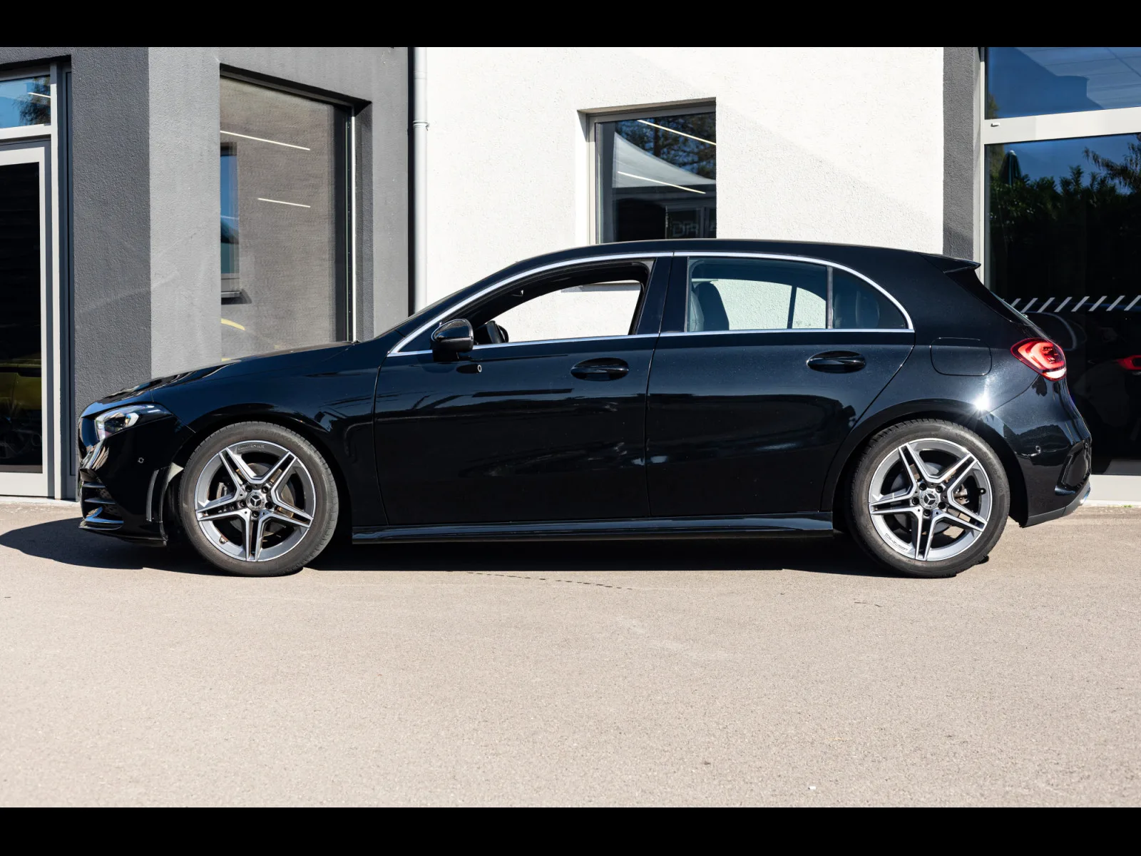 Mercedes-Benz A 200 AMG-LINE - Photo 1