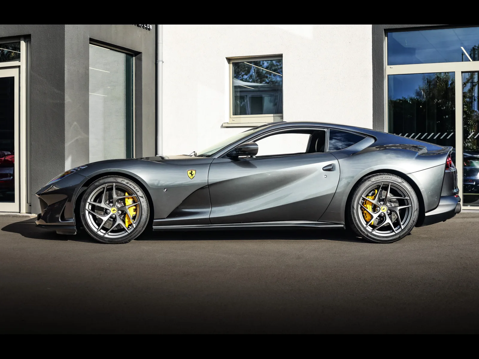 Ferrari 812 Superfast 6.5 V12 - Photo 1