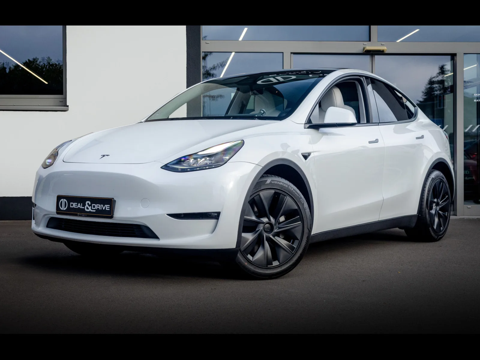Tesla Model Y LONG RANGE DUAL MOTOR AWD I AUTOPILOT - Photo 1