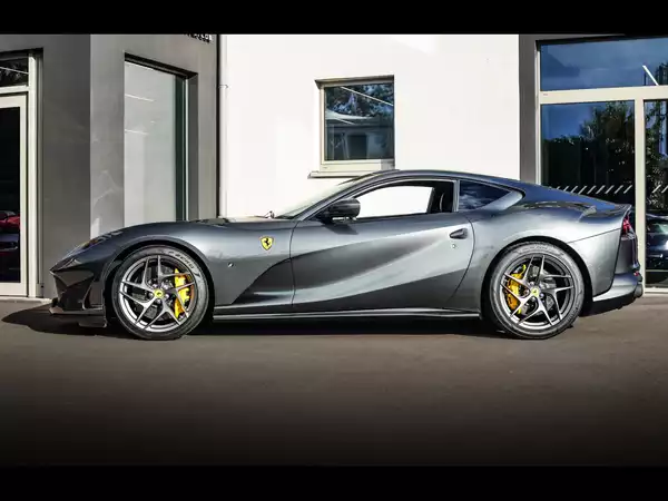 Ferrari 812 Superfast 6.5 V12 - Photo 2