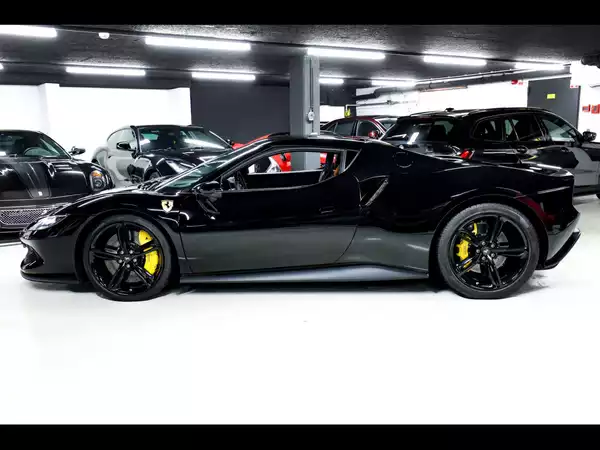 Ferrari 296 GTB (830 CH) - Photo 2