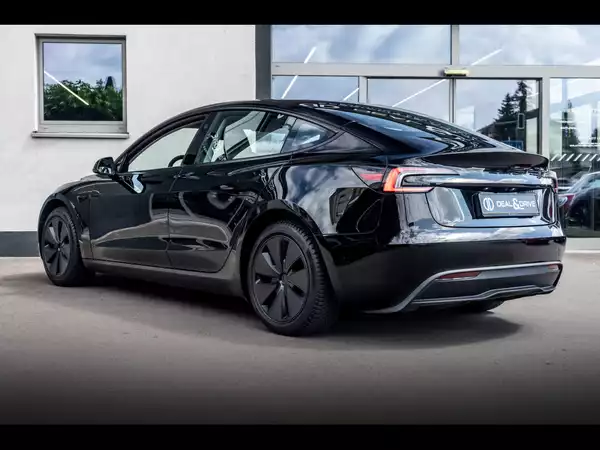 Tesla Model 3 HIGHLAND PREMIUM RWD - Photo 2