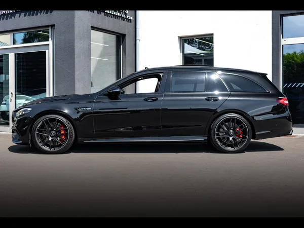 Mercedes-Benz E 63 AMG S T-MODELL (612 CH) - Photo 2