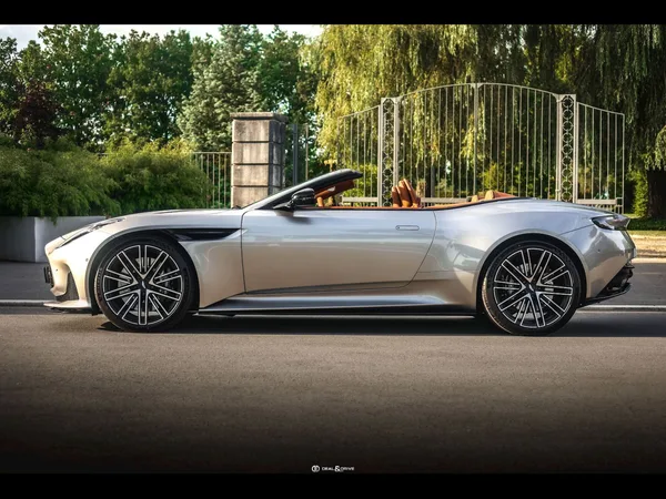 Aston Martin DB12 VOLANTE 4.0 V8 680 CH - Photo 2