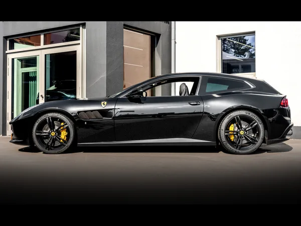 Ferrari GTC4Lusso 6.3 V12 (690 CH) - Photo 2