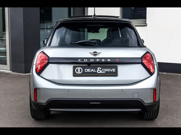 MINI Cooper S 5 PORTES AUTO FAVOURED TRIM - Photo 3