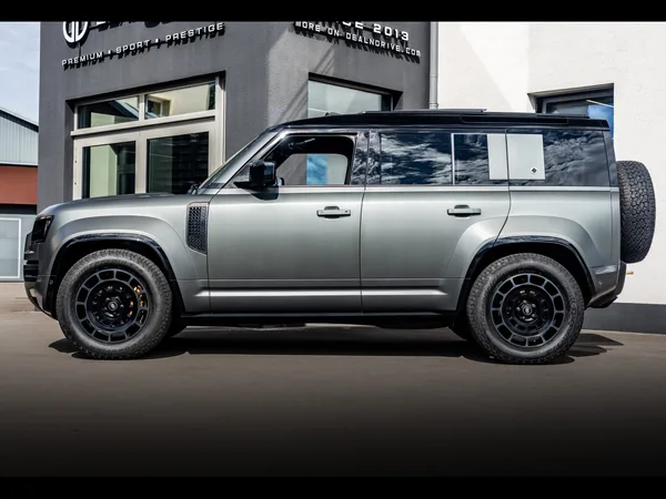 Land Rover Defender 110 V8 P635 MHEV OCTA AWD EDITION ONE - Photo 2