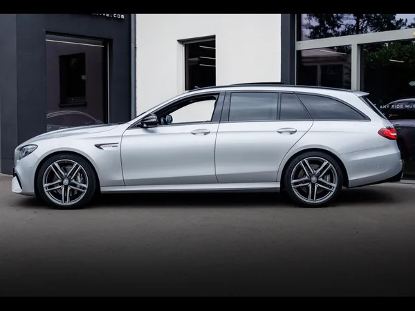 Mercedes-Benz E 63 AMG T-MODELL 4MATIC+ - Photo 2