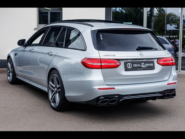 Mercedes-Benz E 63 AMG T-MODELL 4MATIC+ - Photo 2