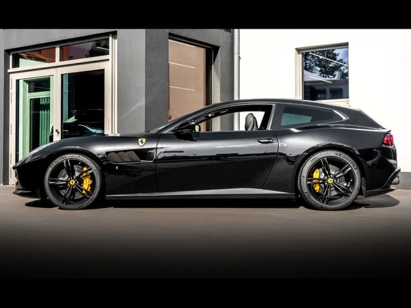 Ferrari GTC4 Lusso 6.3 V12 (690 CH) - Photo 2