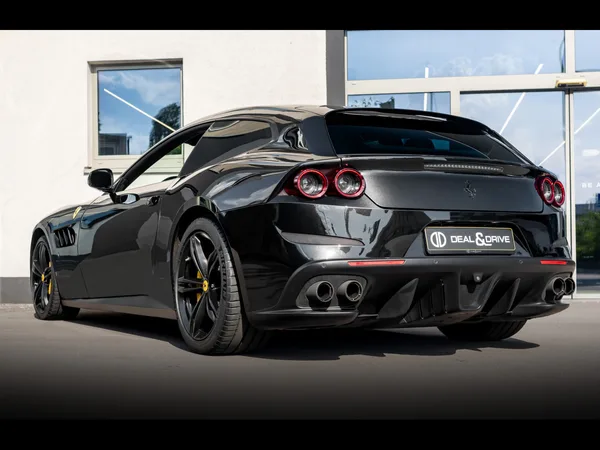 Ferrari GTC4 Lusso 6.3 V12 (690 CH) - Photo 2