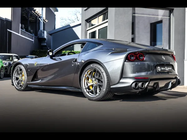 Ferrari 812 Superfast 6.5 V12 - Photo 2
