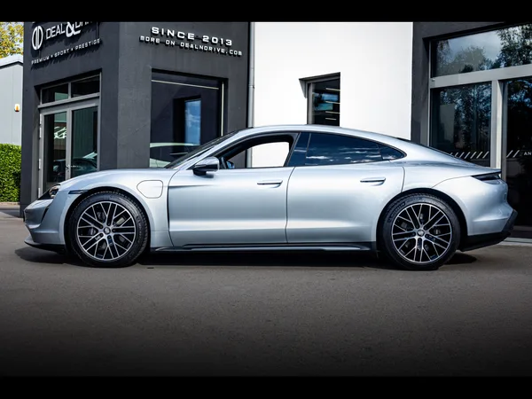 Porsche Taycan (408 CH) - Photo 2