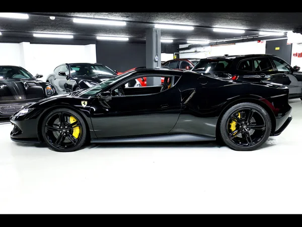 Ferrari 296 GTB (830 CH) - Photo 2