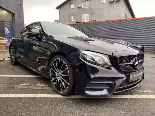 Mercedes-Benz E 220 d Coupé AMG Line - Photo 3