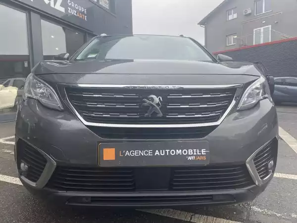 Peugeot 5008 7 places - Photo 2
