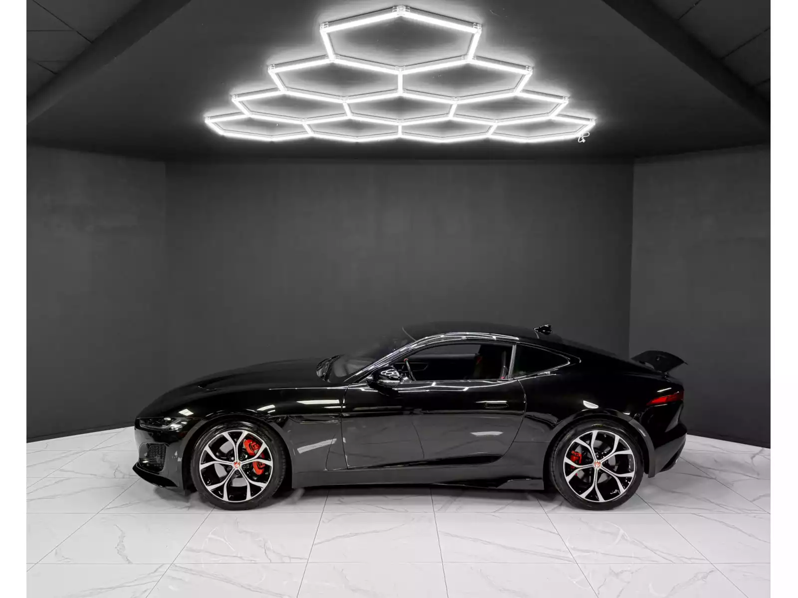 Jaguar F-Type P300 - Photo 1