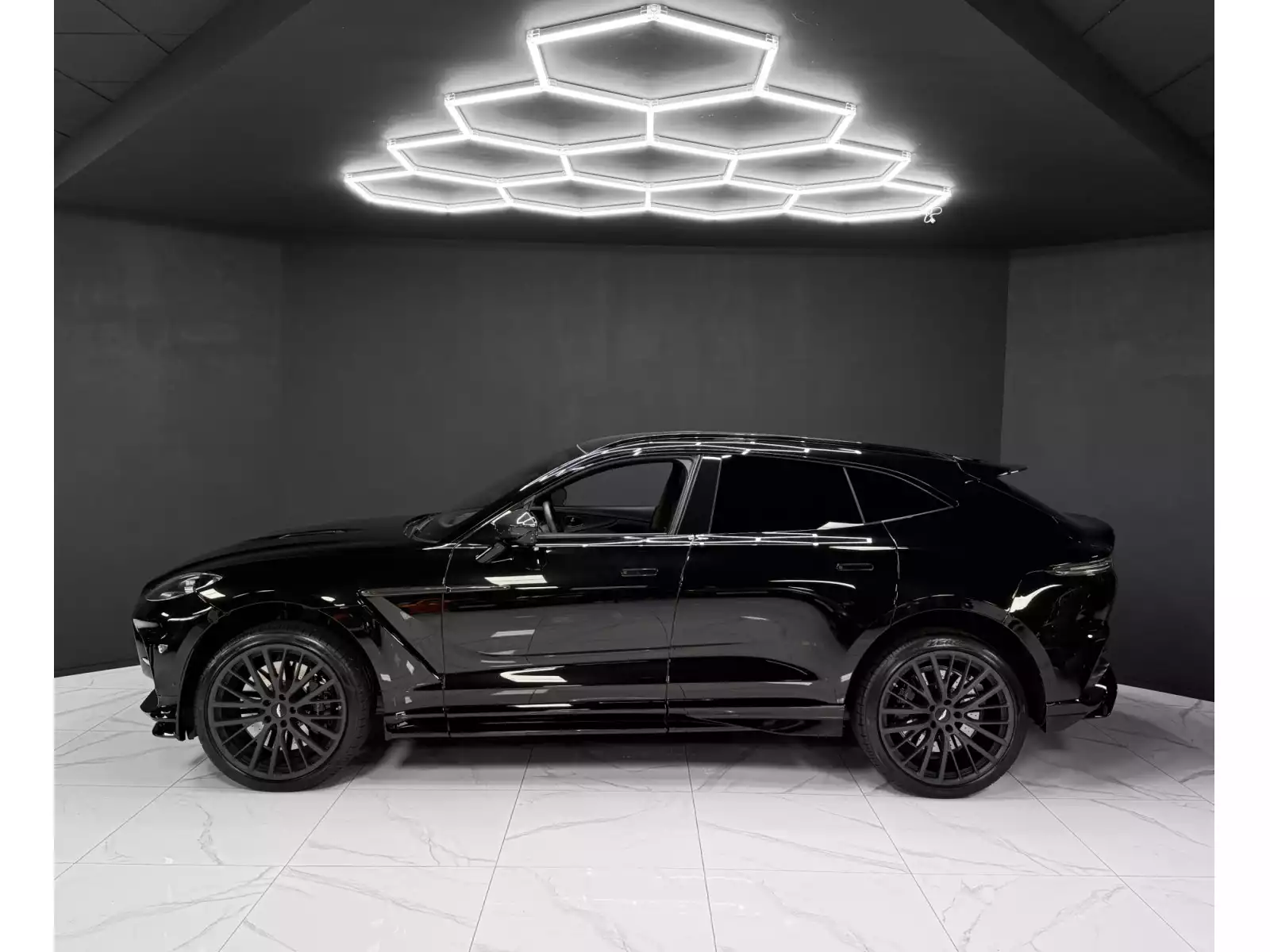 Aston Martin DBX 4.0 V8 707 / CARBON / PANO / 23" / BLACK B - Photo 1