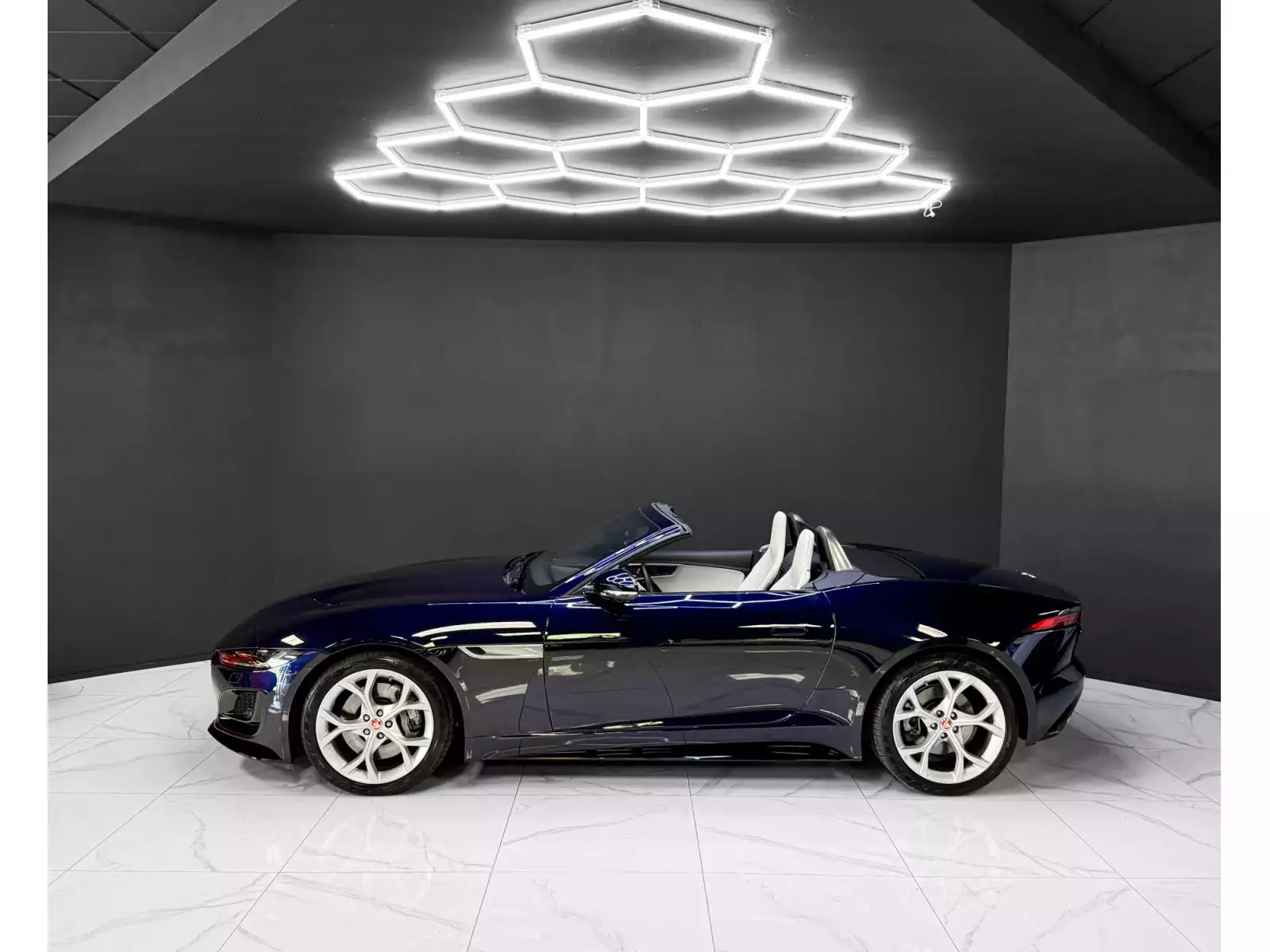 Jaguar F-Type P300 Cabriolet R-Dynamic / Meridian / LED / 1.Hand - Photo 1
