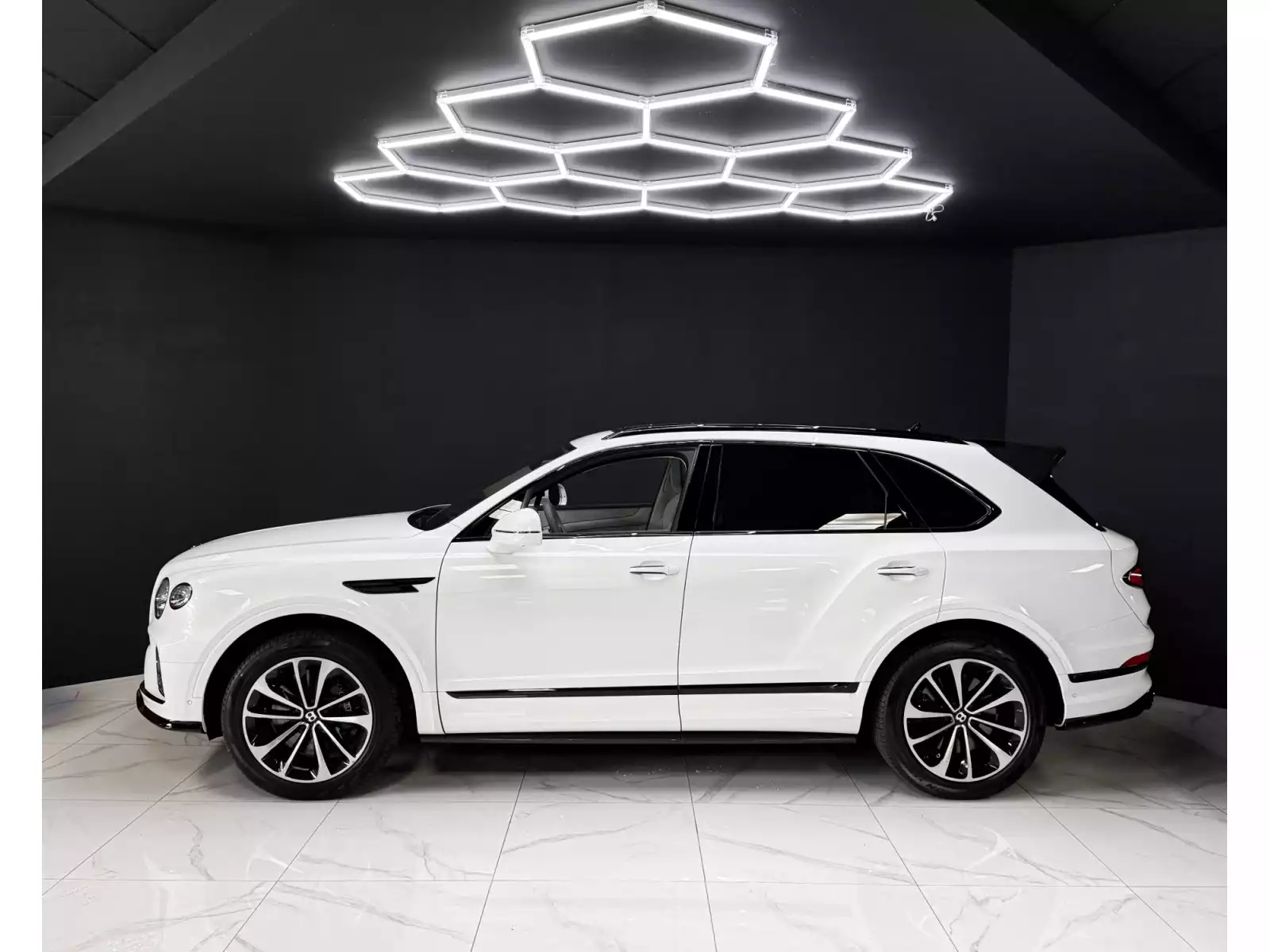 Bentley Bentayga 4.0 V8 S CARBON - Photo 1