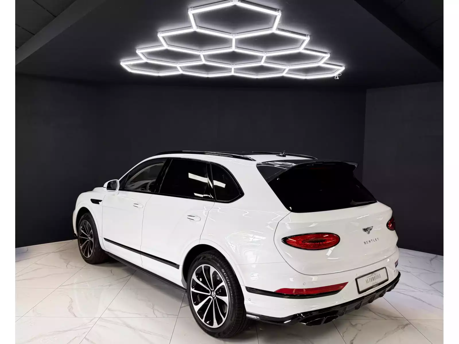 Bentley Bentayga 4.0 V8 S CARBON - Photo 1
