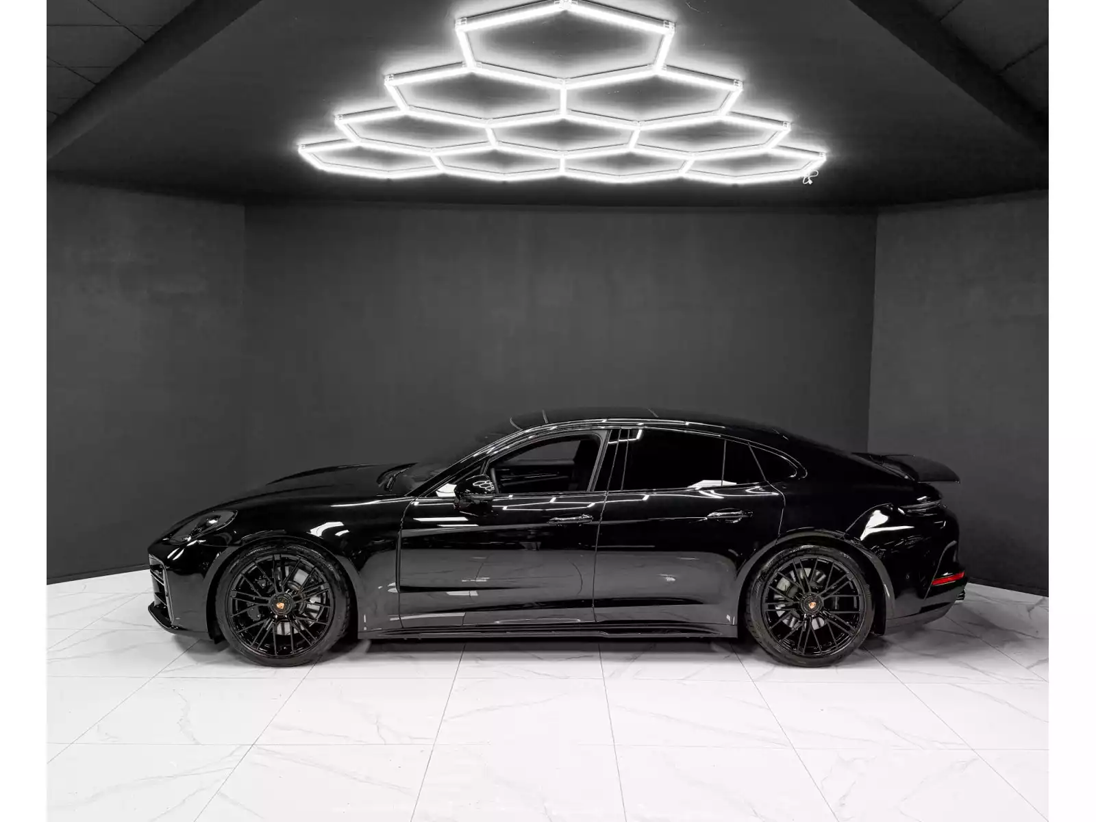 Porsche Panamera 4.0 V8 GTS / 5 SEATS / FULL - Photo 1