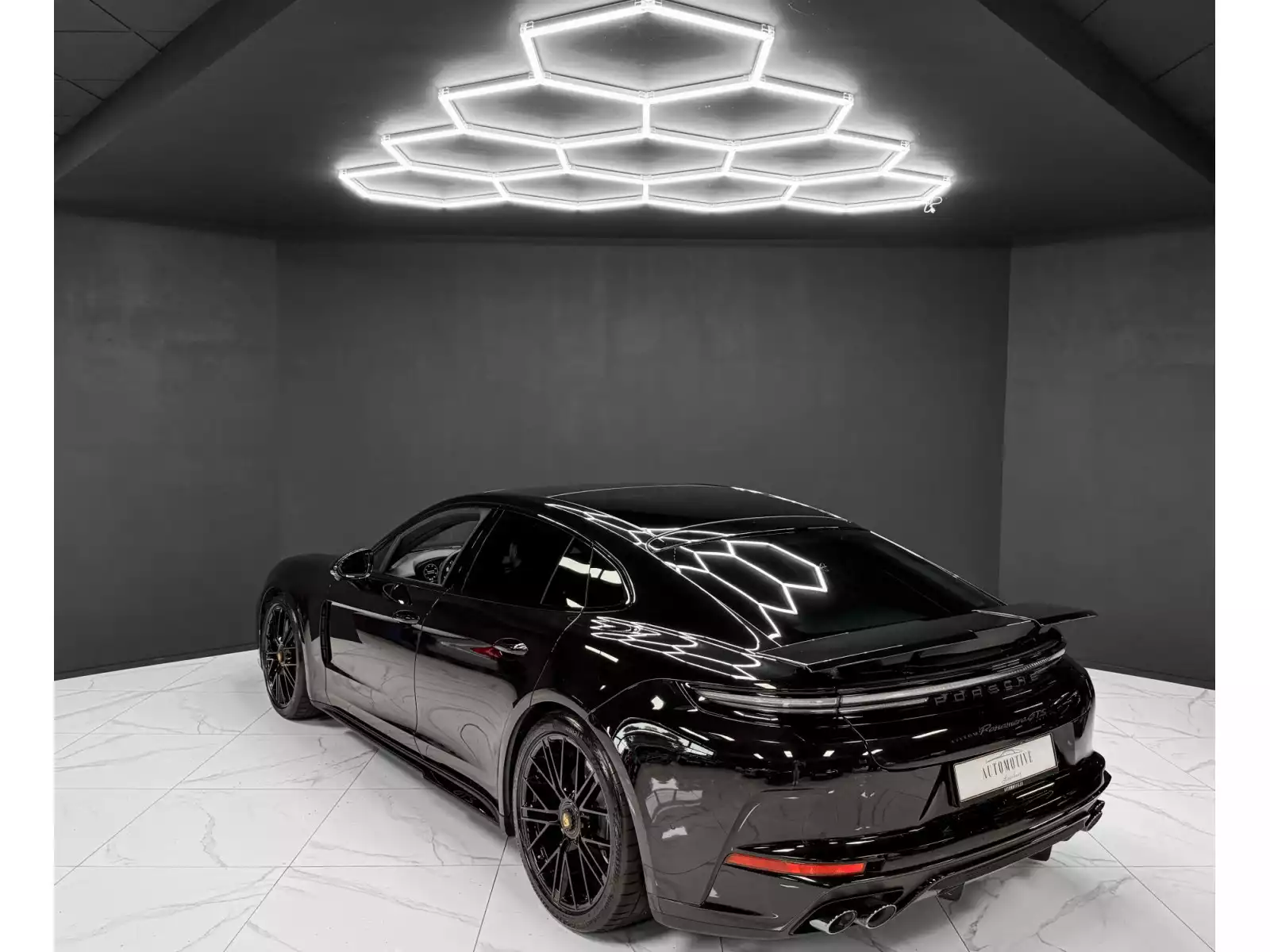 Porsche Panamera 4.0 V8 GTS / 5 SEATS / FULL - Photo 1