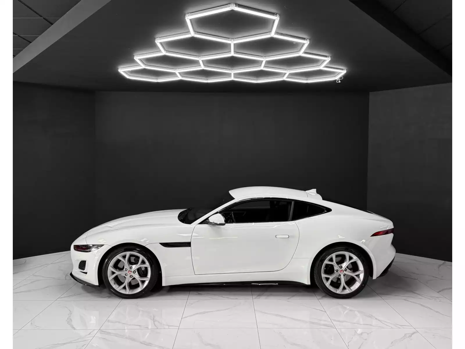 Jaguar F-Type P300 Coupe R-Dynamic / Meridian / LED / 1.Hand - Photo 1