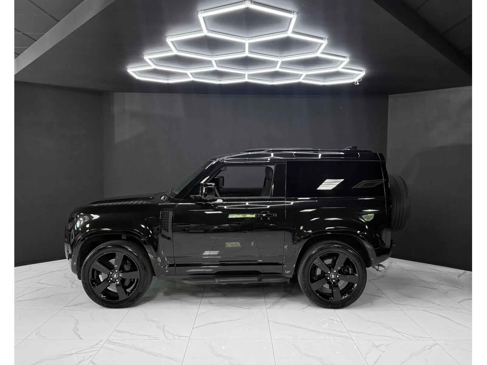 Land Rover Defender 90 AWD V8 WARRANTY 12/2029 - Photo 1