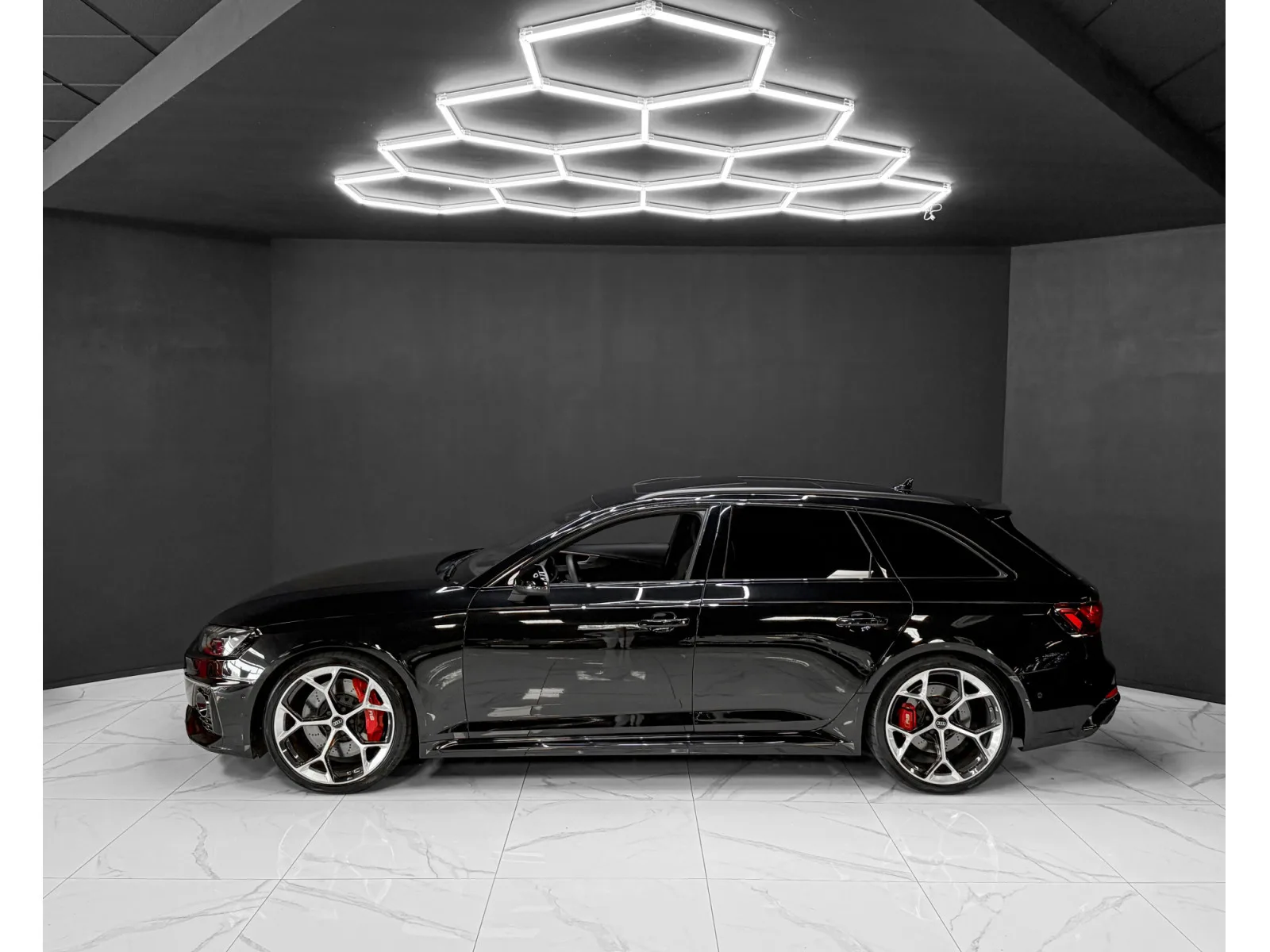 Audi RS4 COMPETITION - Photo 1