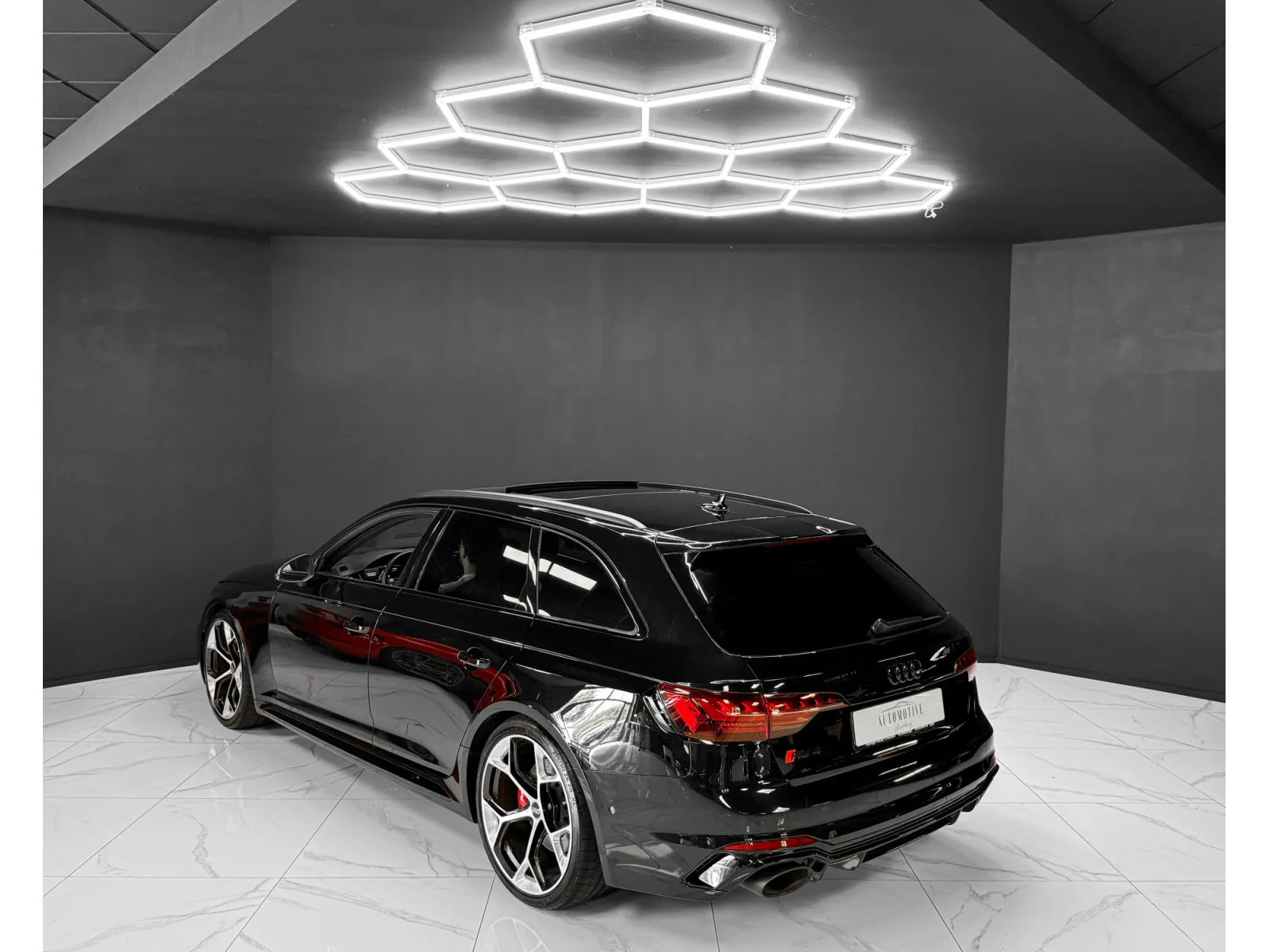 Audi RS4 COMPETITION - Photo 1