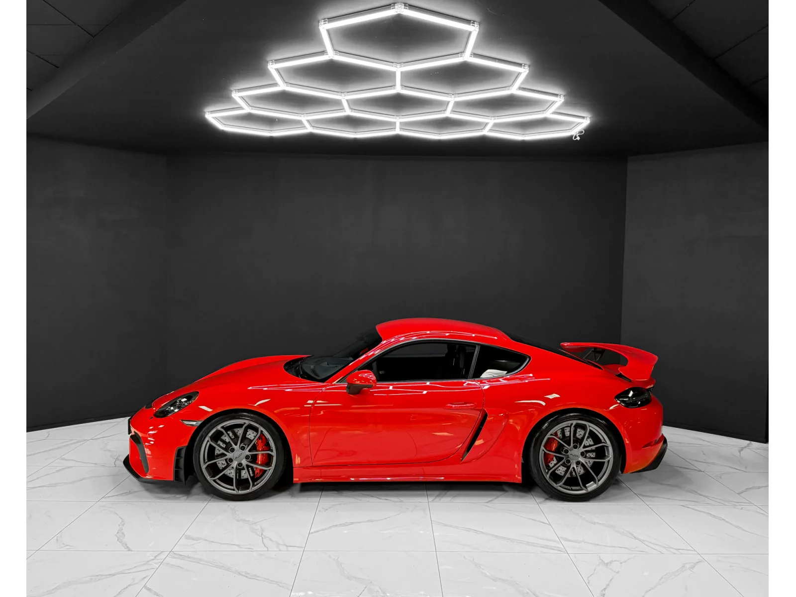 Porsche 718 Cayman GT4 - Photo 1