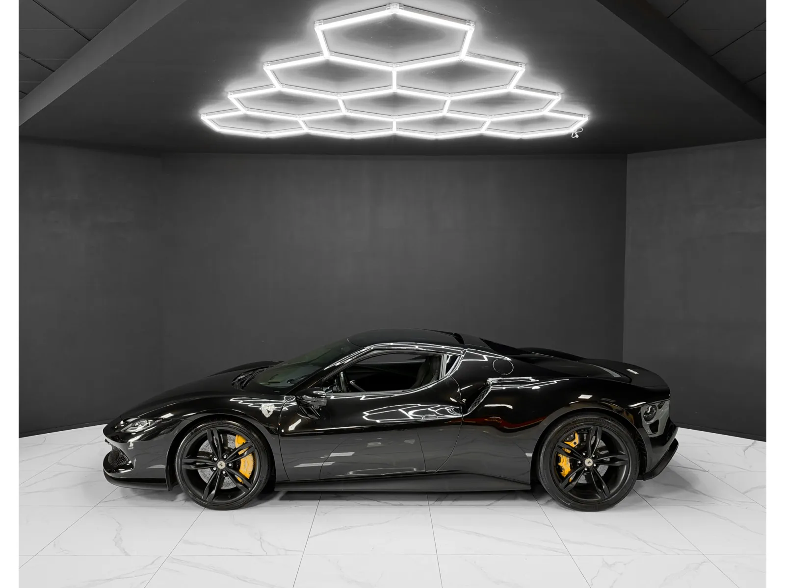 Ferrari 296 GTB 1.Hd / CARBON / LIFT / 360° - Photo 1