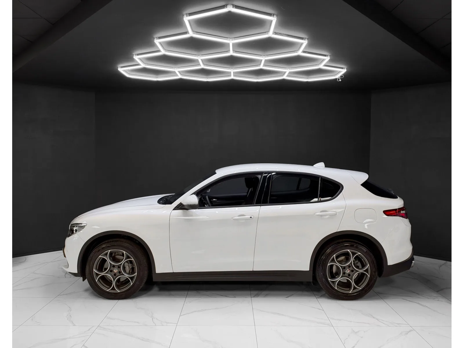 Alfa Romeo Stelvio Q4 2.0 Turbo AWD - Photo 1