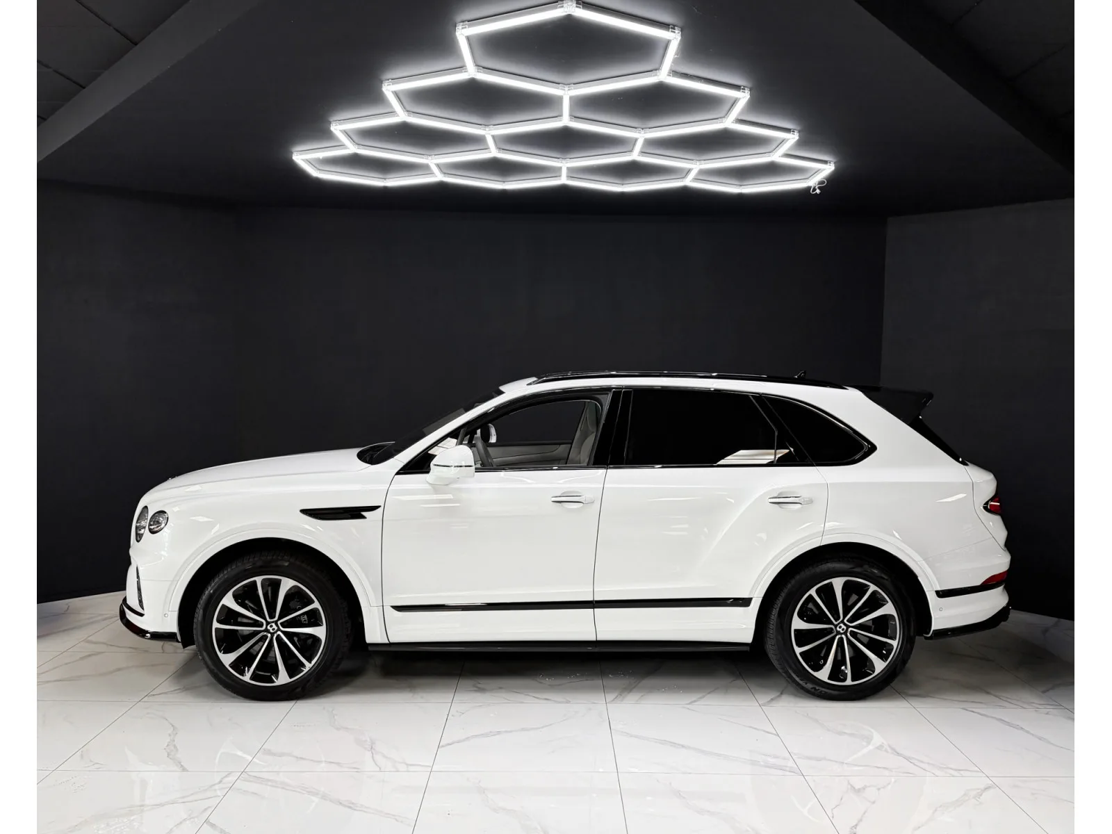 Bentley Bentayga 4.0 V8 S CARBON - Photo 1