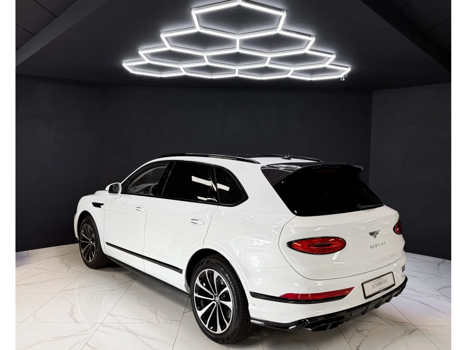 Bentley Bentayga 4.0 V8 S CARBON - Photo 1