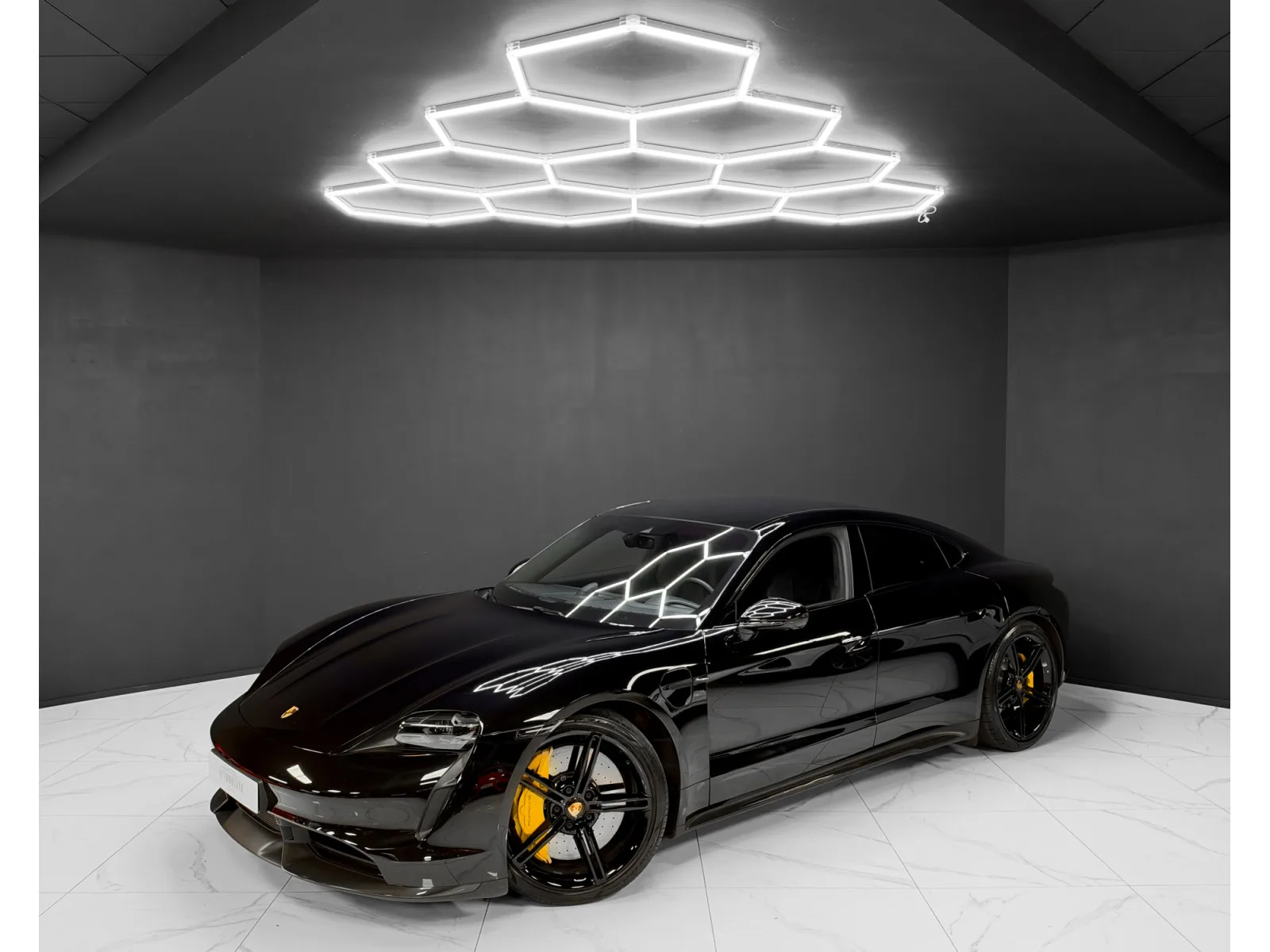 Porsche Taycan TURBO S / APPROVED 2028 / 5 SEATS - Photo 1