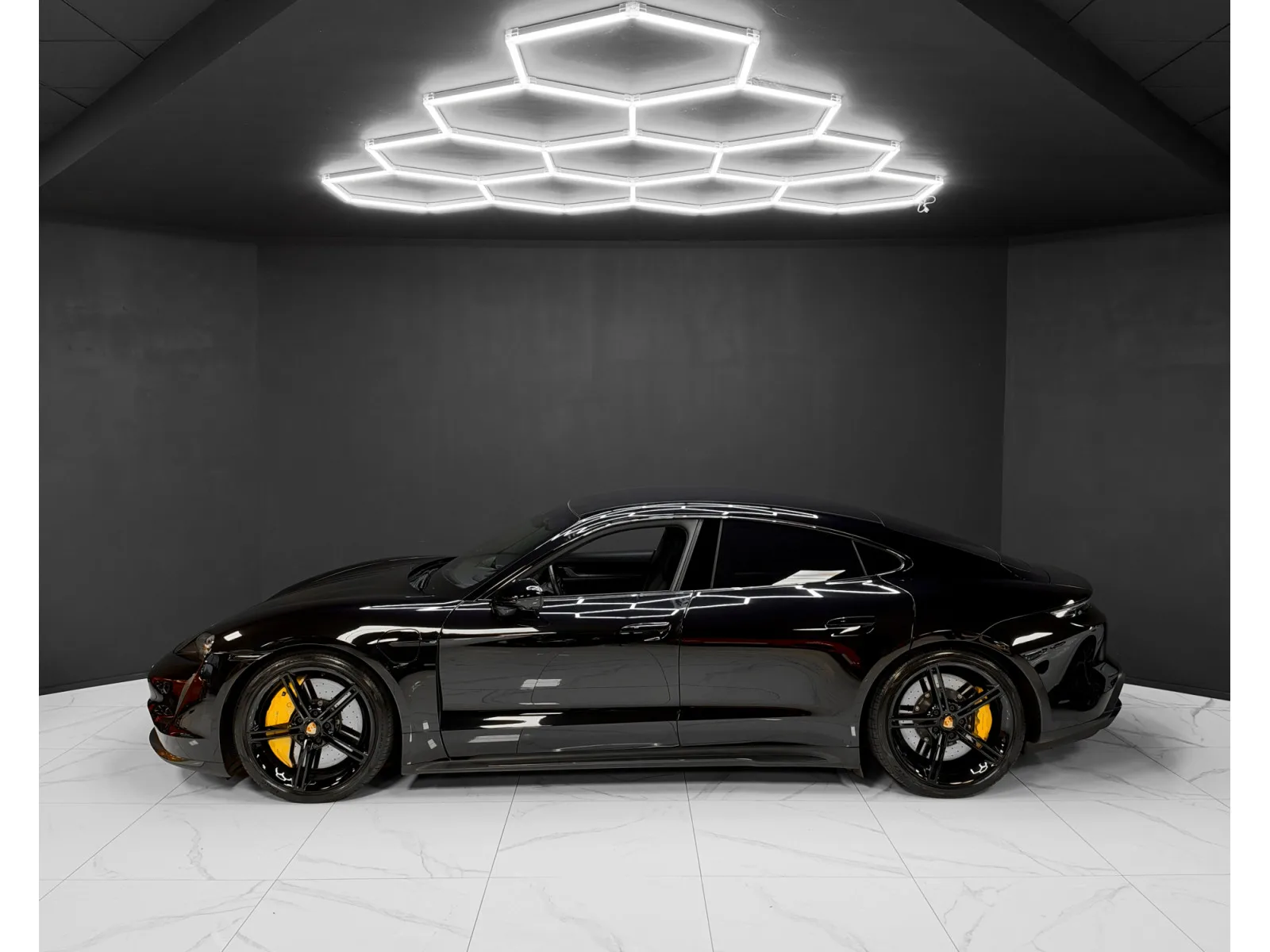 Porsche Taycan TURBO S / APPROVED 2028 / 5 SEATS - Photo 1