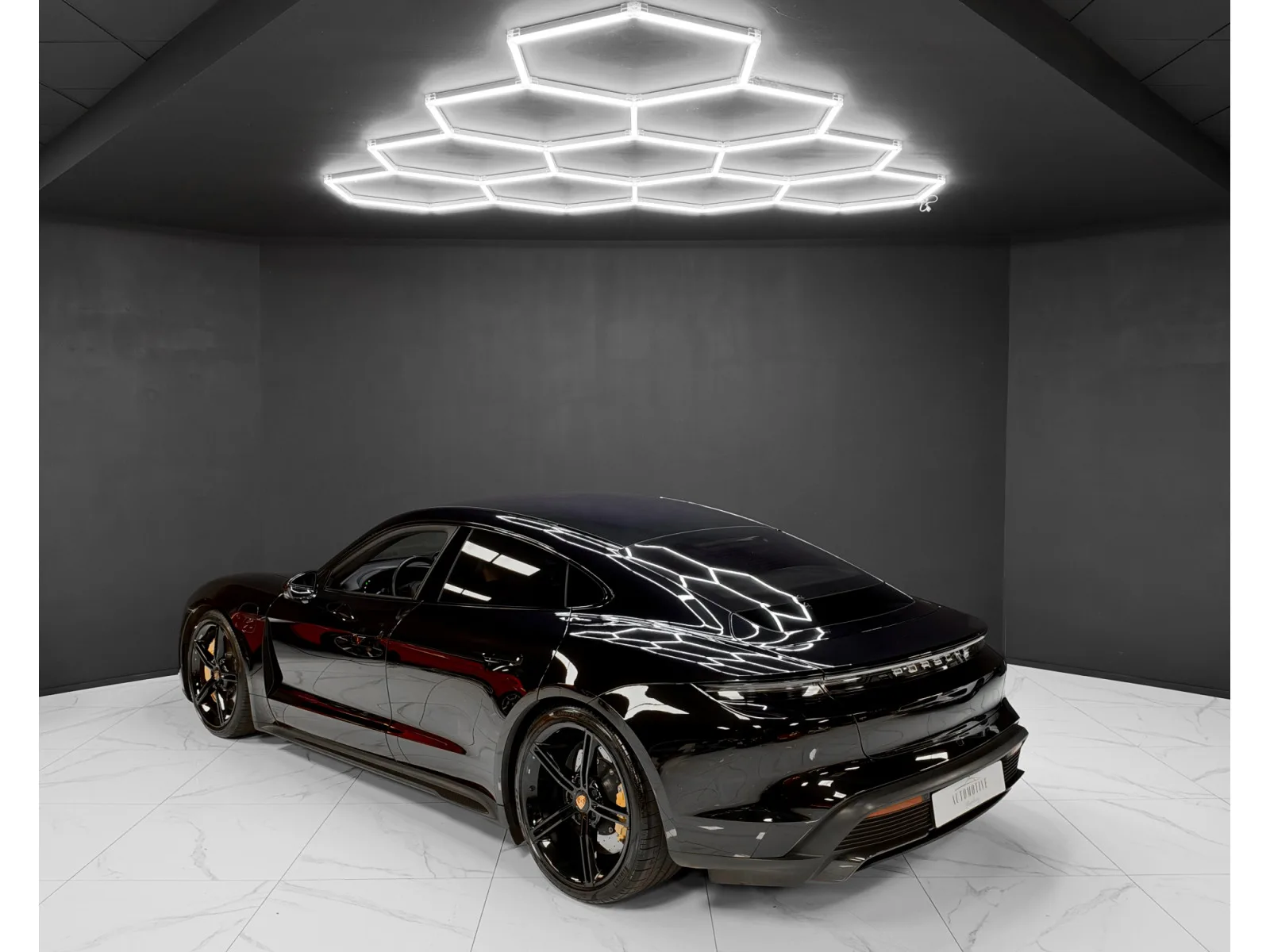 Porsche Taycan TURBO S / APPROVED 2028 / 5 SEATS - Photo 1