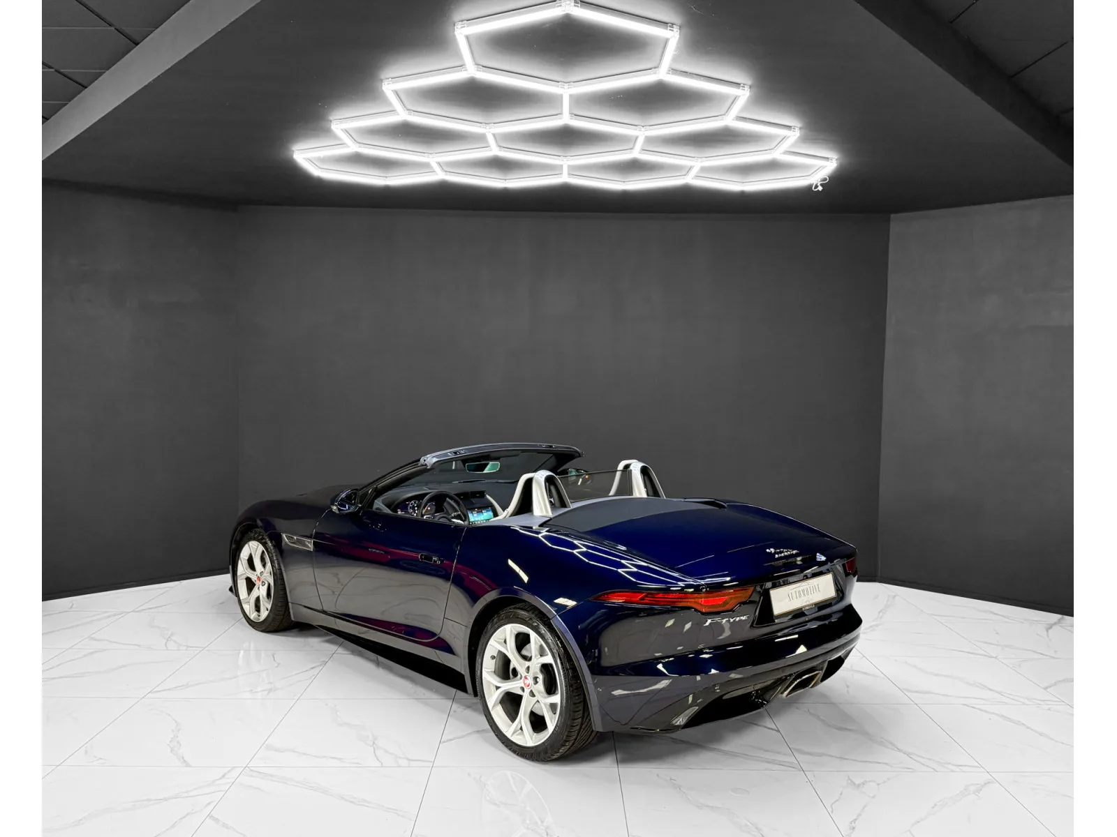 Jaguar F-Type P300 Cabriolet R-Dynamic / Meridian / LED / 1.Hand - Photo 1