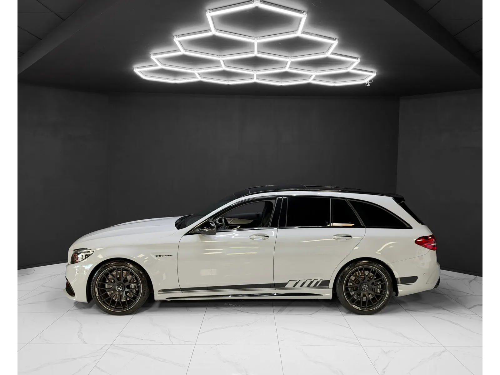 Mercedes-Benz C 63 AMG T 4.0 V8 / PANORAMIC / MEMO / LED - Photo 1