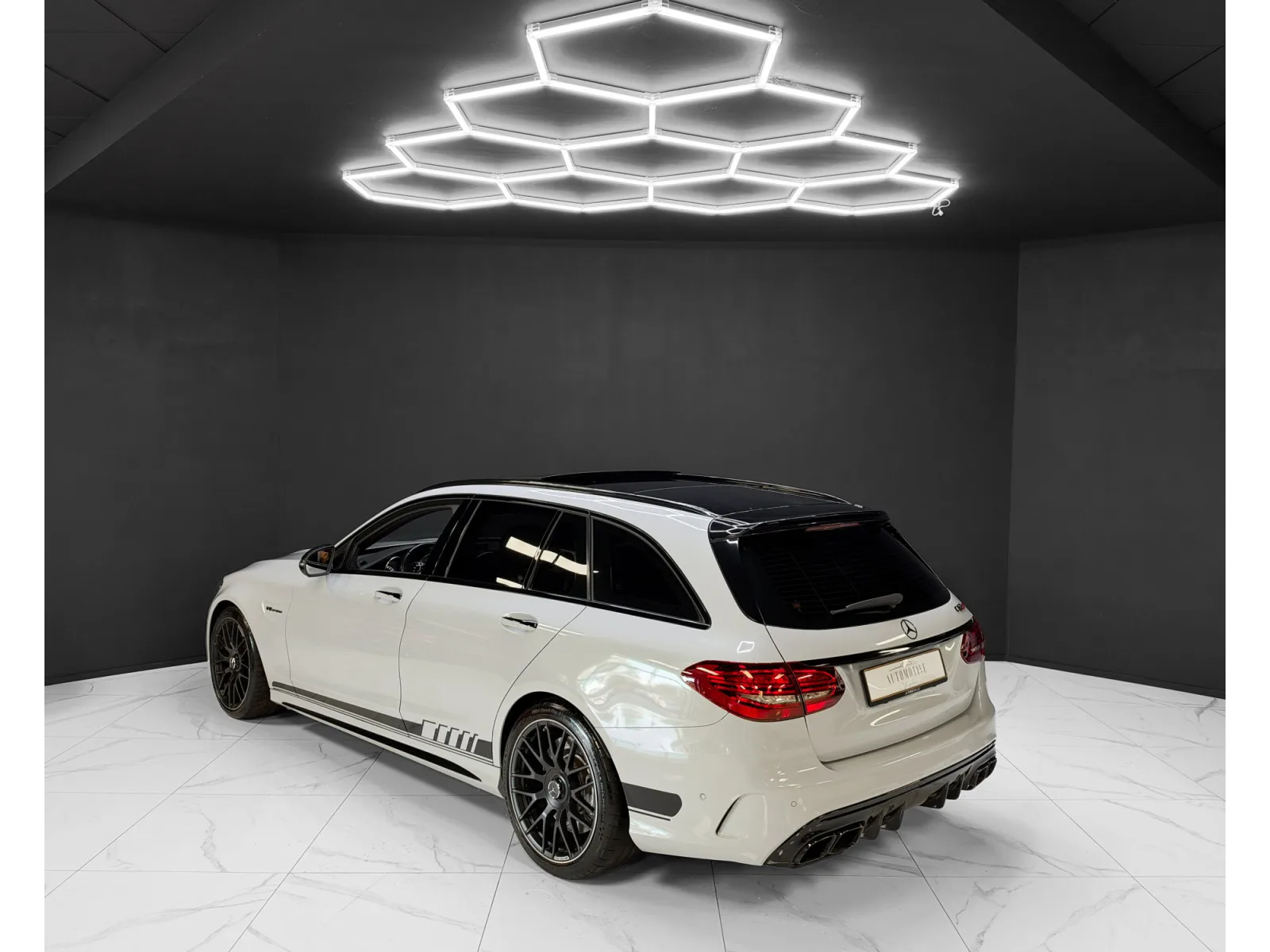 Mercedes-Benz C 63 AMG T 4.0 V8 / PANORAMIC / MEMO / LED - Photo 1