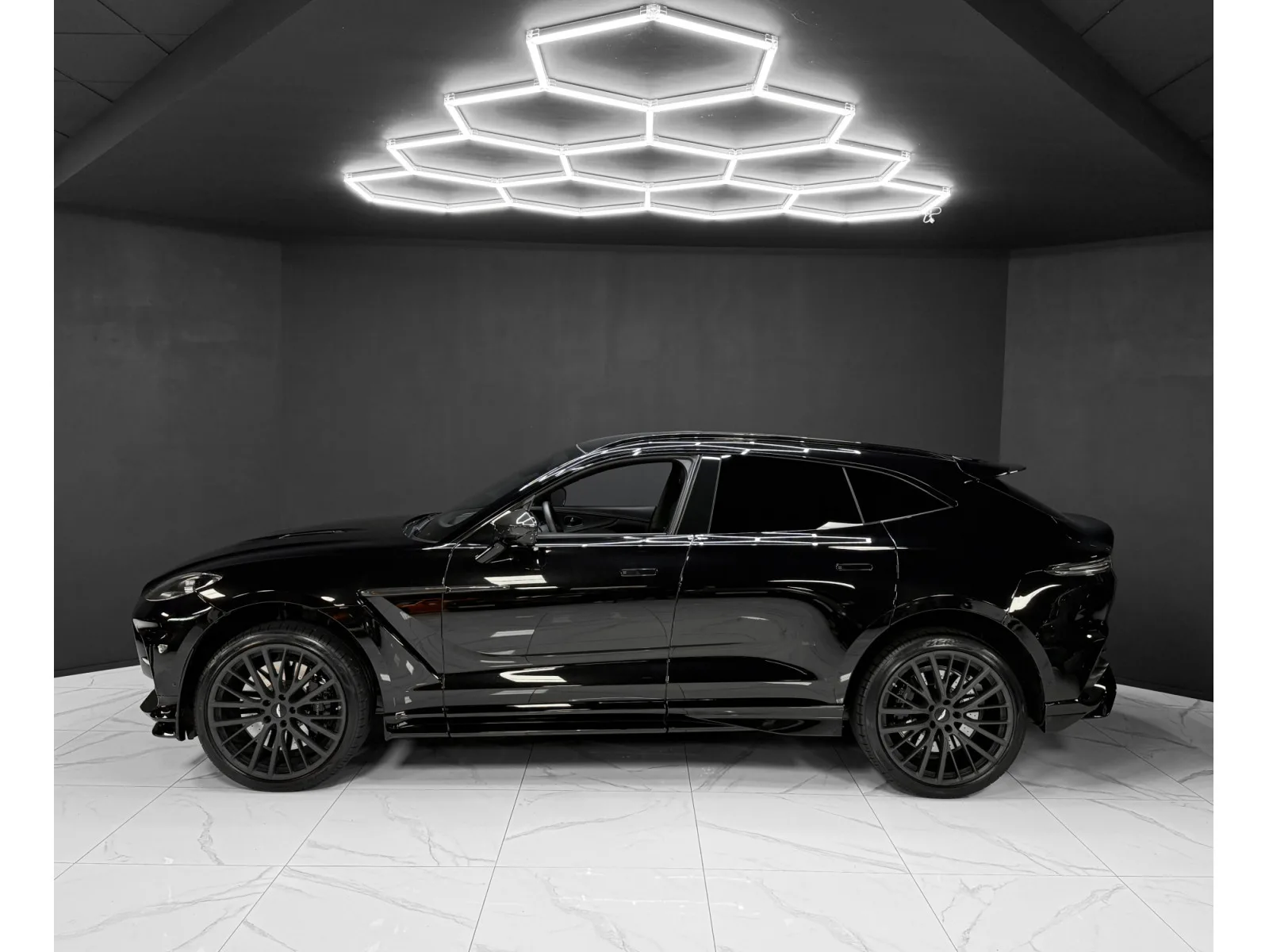 Aston Martin DBX 4.0 V8 707 / CARBON / PANO / 23" / BLACK B - Photo 1