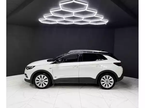 Opel Grandland X Hybrid4 300 Ultimate - Photo 2