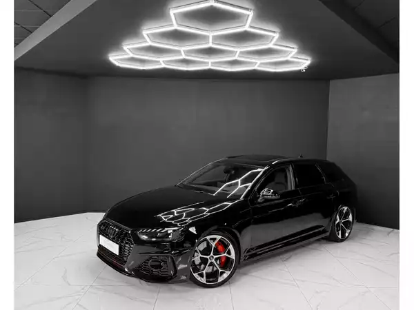 Audi RS4 COMPETITION - Photo 1