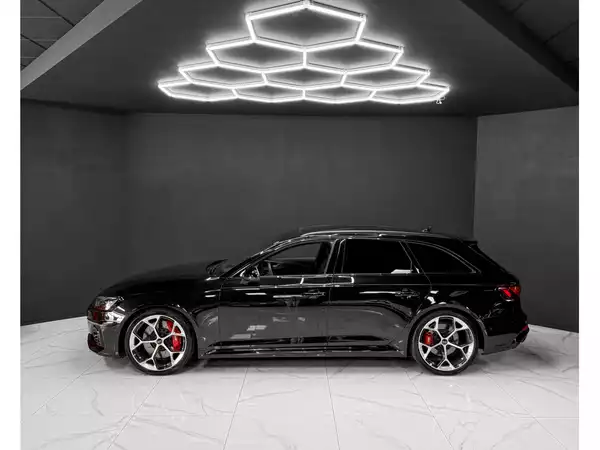 Audi RS4 COMPETITION - Photo 2